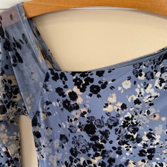 WHBM Elegant Off-The-Shoulder Bodycon Midi Dress with a sophisticated design. - Picture 12 of 15